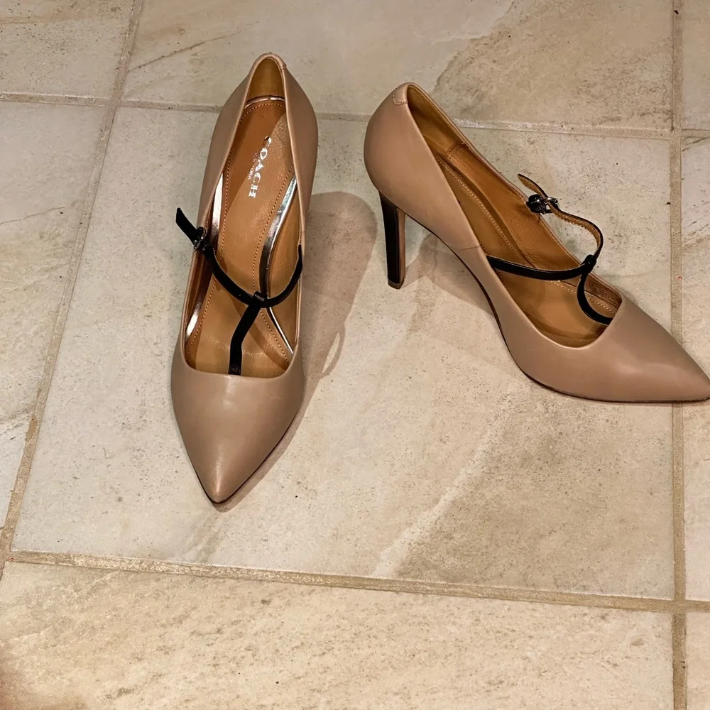T-strap pumps - Picture 2 of 5